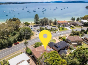 151 Sandy Point Road Large house with waterview air conditioning and WiFi, Corlette